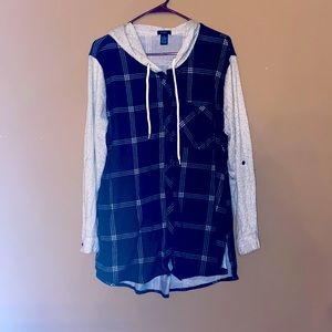 Long sleeve black-and-white checker flannel shirt lightweight with hood